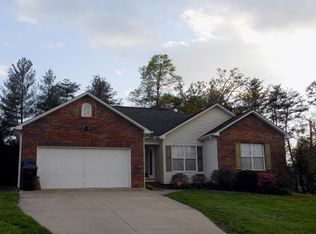 2478 27th Avenue Cir NE, Hickory, NC 28601