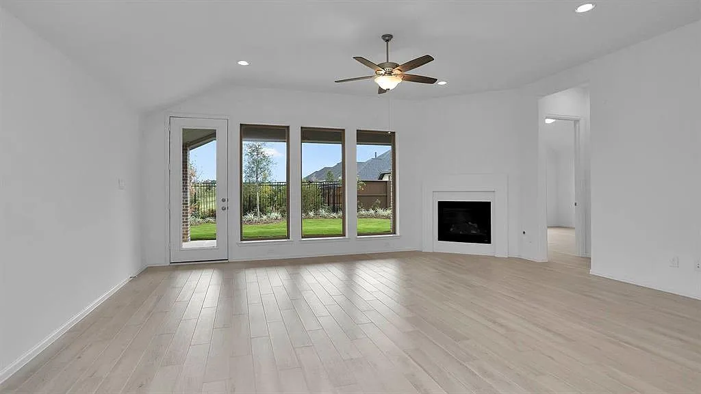 4 bed, 2504 sqft, $3,500 — Photo 3