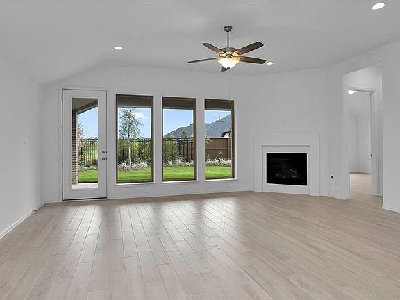 3rd image of 2910 Starling Dr