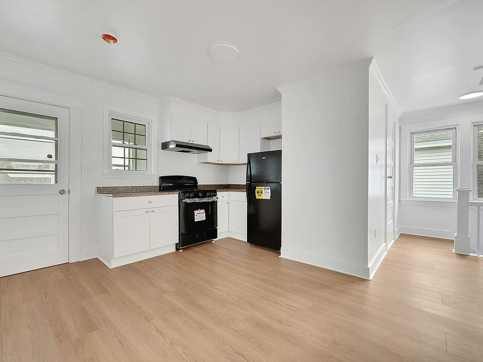 1st image of 20 Hanover St APT 3
