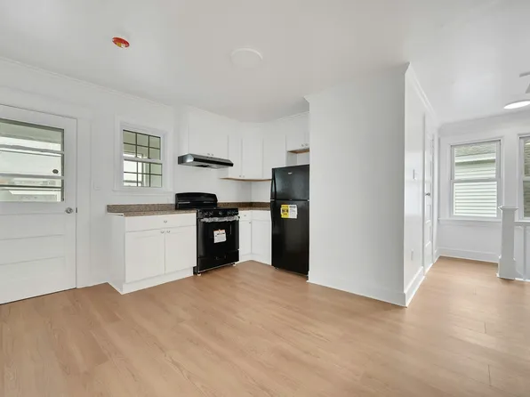 20 Hanover St APT 3, Stamford, CT 06902