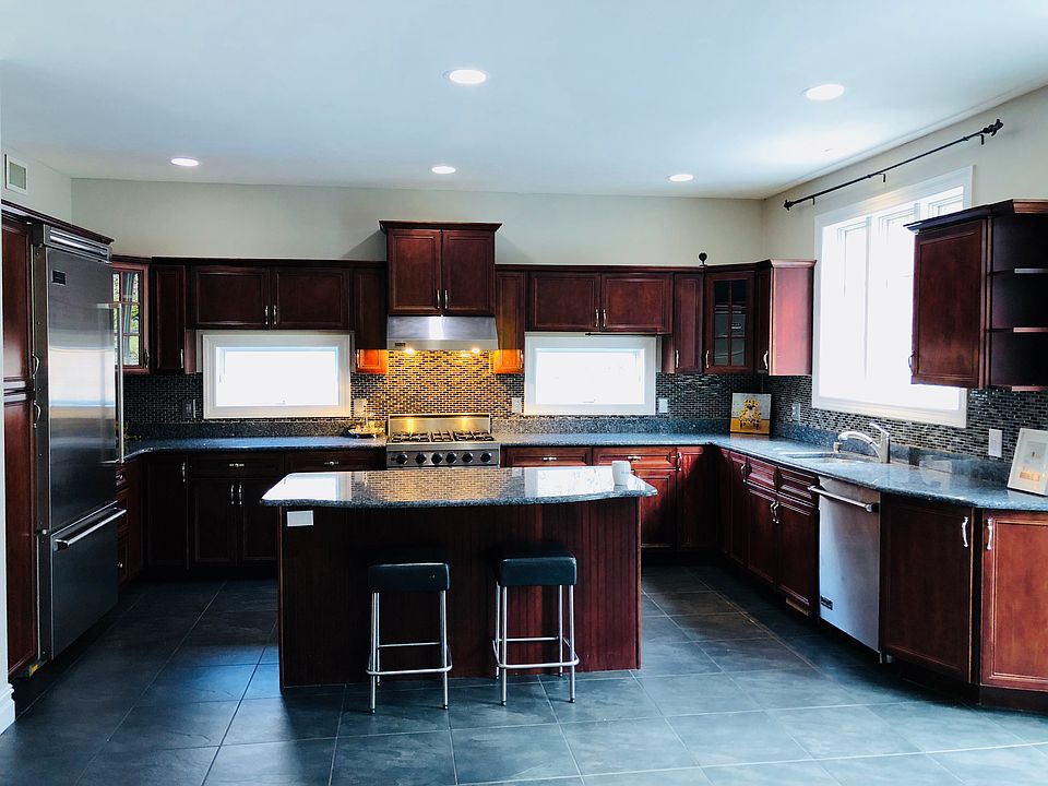 Kitchen ( view from front) 