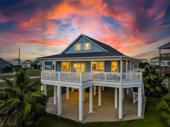 3910 Palmdale Ct, Galveston, TX 77554