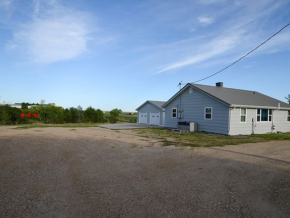5th image of 207 E 7th St