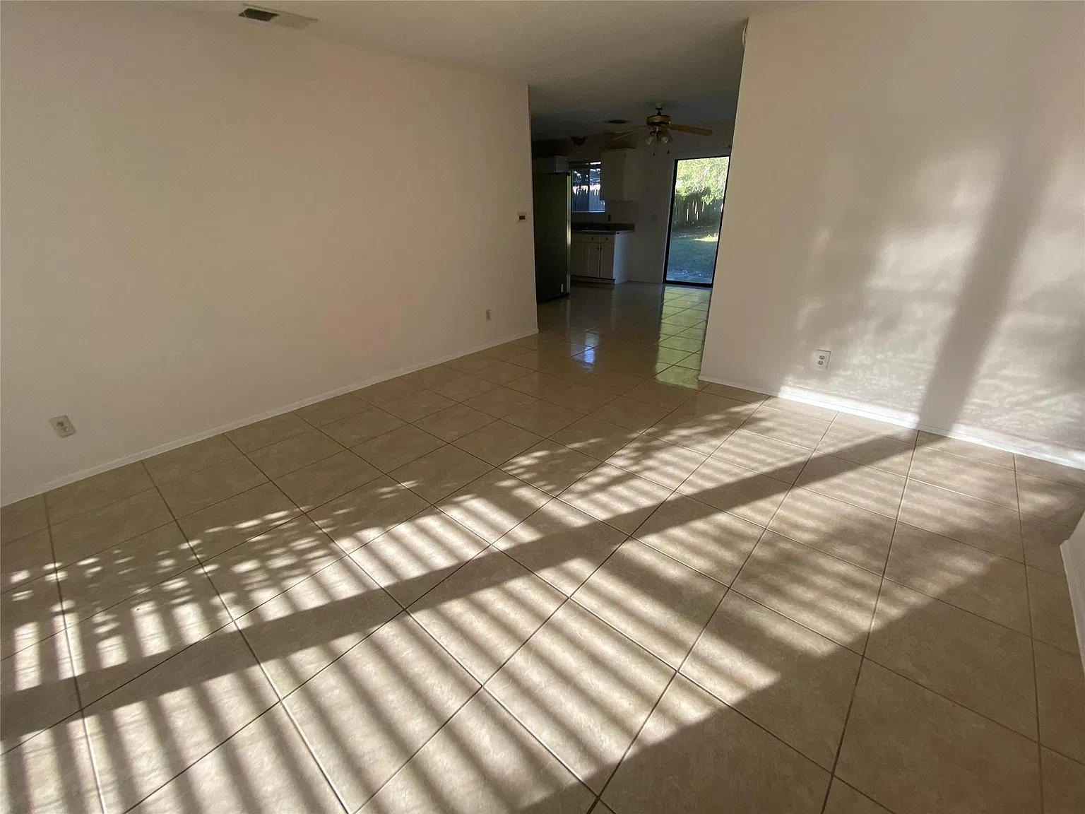3 bed, 1.5 bath, 1050 sqft, $1,750 — Photo 2