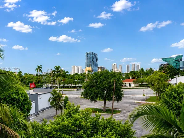 410 SE 2nd St APT 415, Hallandale, FL 33009