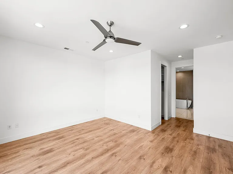 4263 E 8th Ave — Photo 14