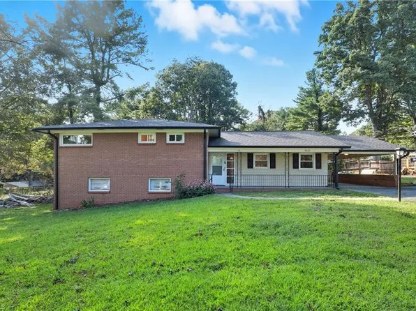 4850 Ellen Ave, Pfafftown, NC 27040