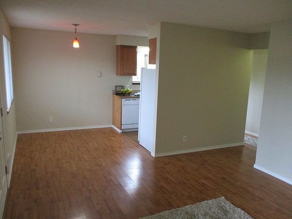 5th image of 7417 Hill Ave #4