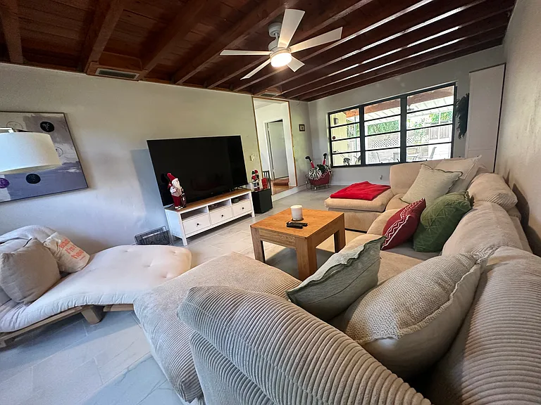 7910 SW 15th St — Photo 21