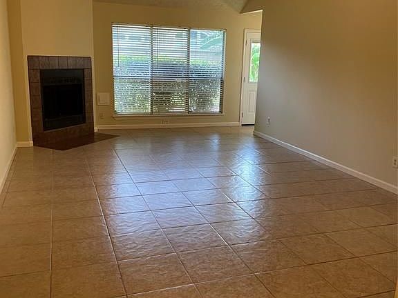 4th image of 2929 Forest Hills Dr