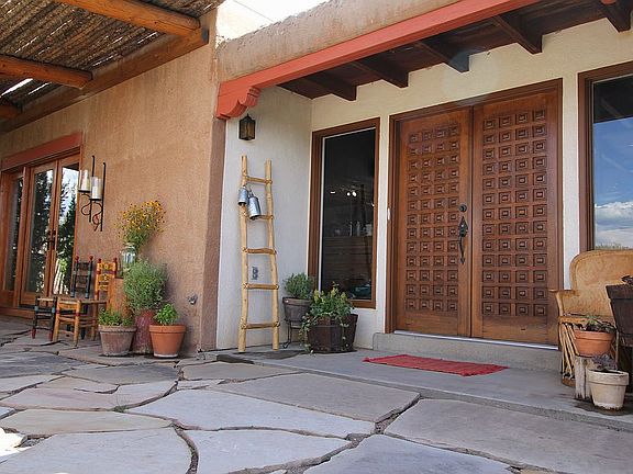Front entry. Portal at left.