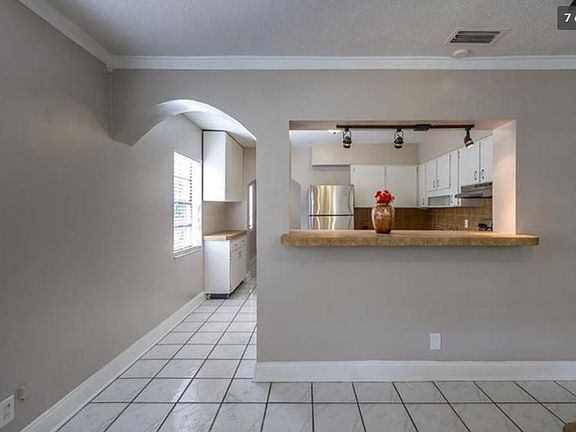 2nd image of 306 W Woodlawn Ave