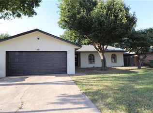 921 Mabel C Fry Blvd, Yukon, OK 73099