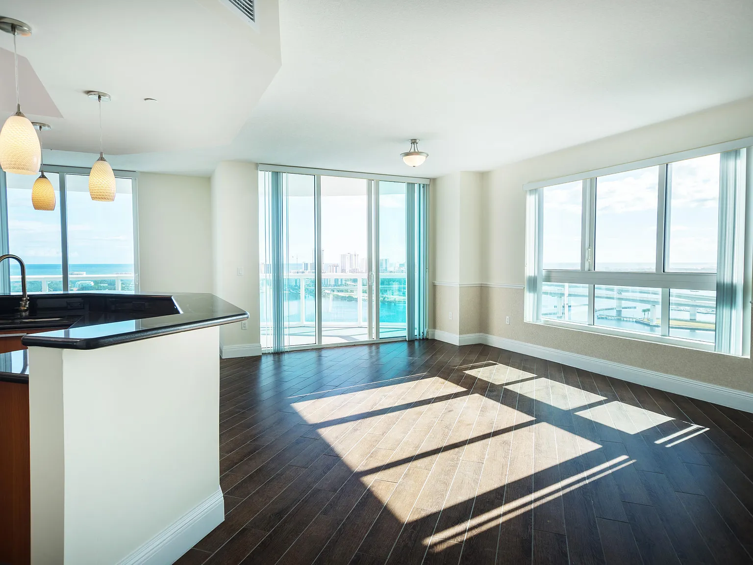 3 bed, 3.0 bath, 2239 sqft, $3,500 — Photo 2