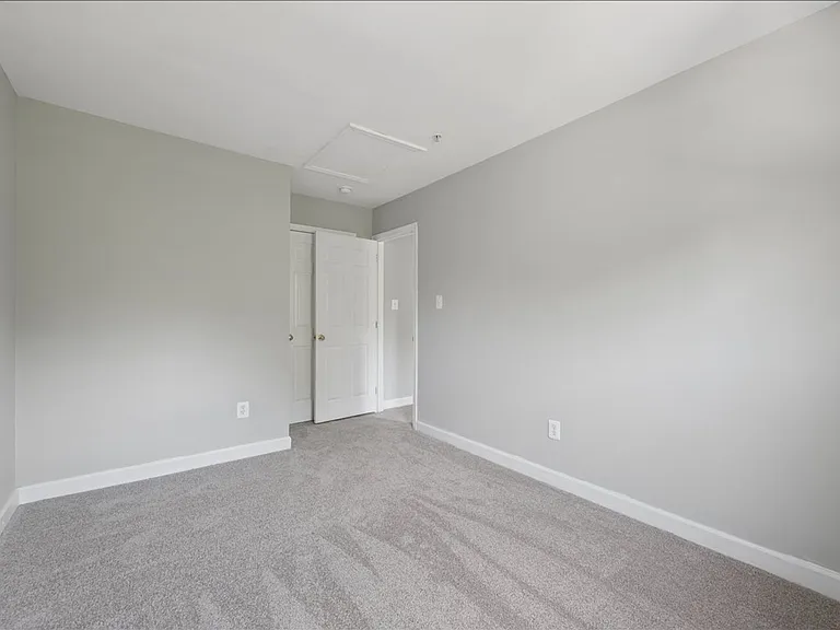 1004 Collindale Ave — Photo 25