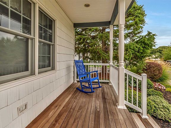 3rd image of 273 Sayville Blvd