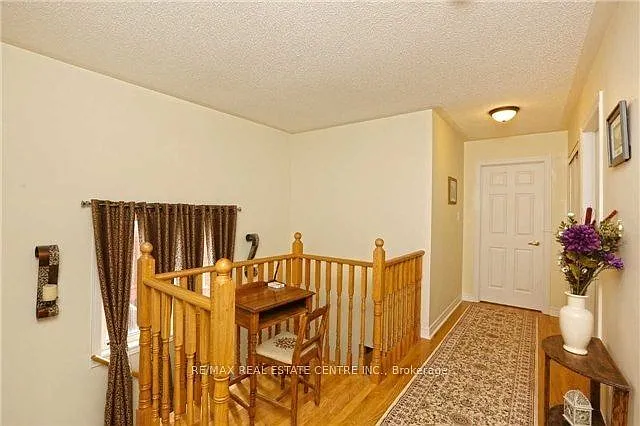 43 Joywill Ct — Photo 8