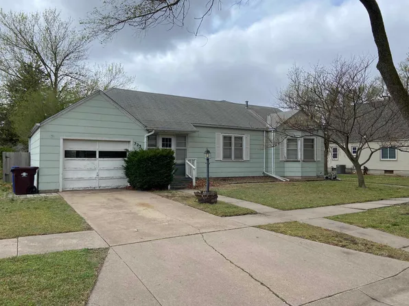223 W Galle St, Moundridge, KS 67107