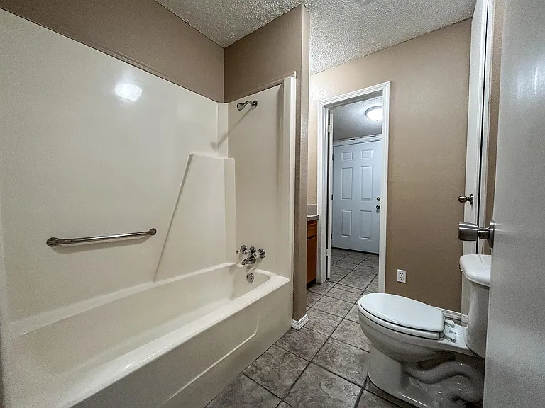 2100 Lynn Ln #A — Photo 6