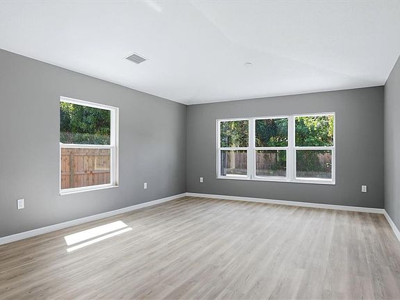 3rd image of 3908 Walnut Ave
