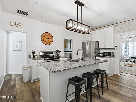 4th image of 17 DUFFERIN Street