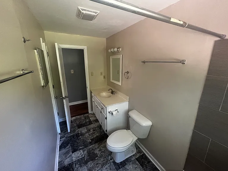 461 Sweetwater Cir — Photo 10