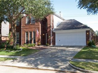 1903 Oak Hollow Dr E, Pearland, TX 77581