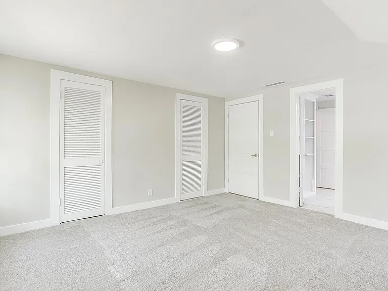 802 Sutton Ct — Photo 26