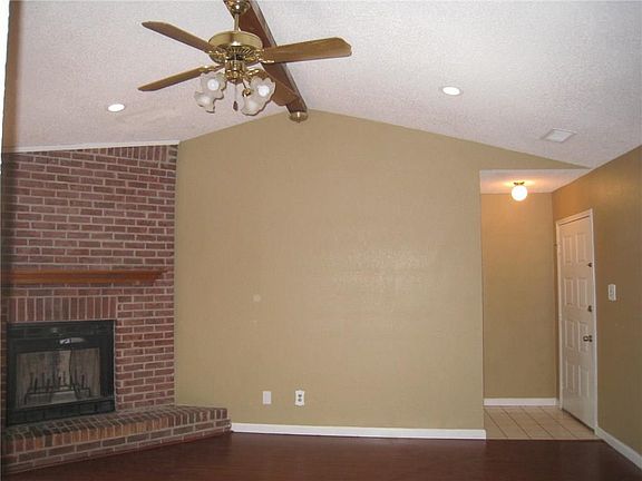 4th image of 3005 Barnes Dr