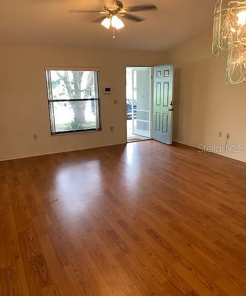 1115 Dosseywood Ln — Photo 3