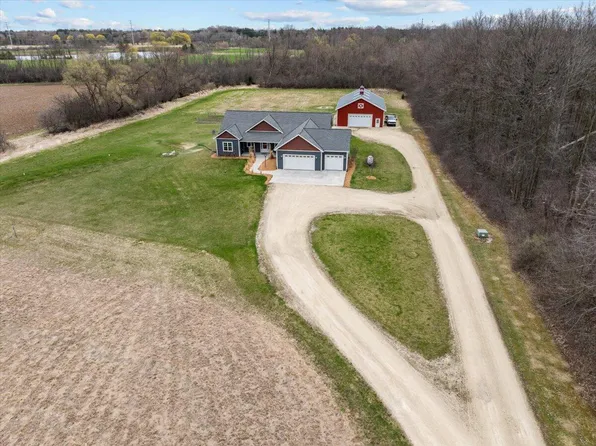 14018 North Davis ROAD, Mequon, WI 53097