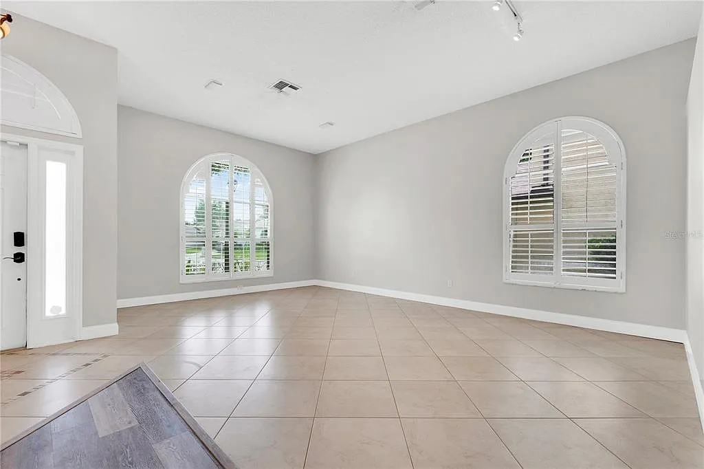 4 bed, 2.5 bath, 2014 sqft, $2,800 — Photo 3