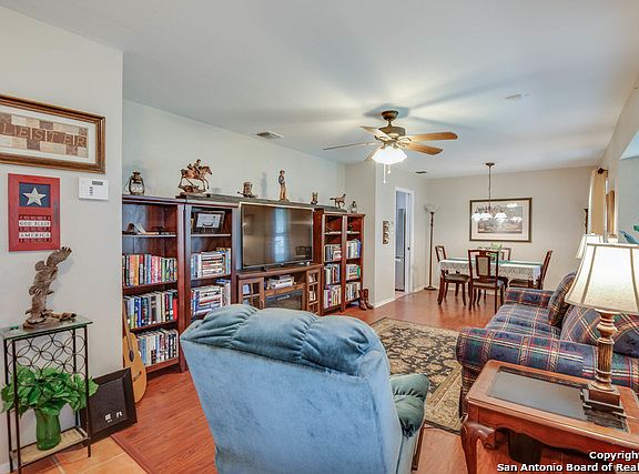 4th image of 546 Shin Oak Dr
