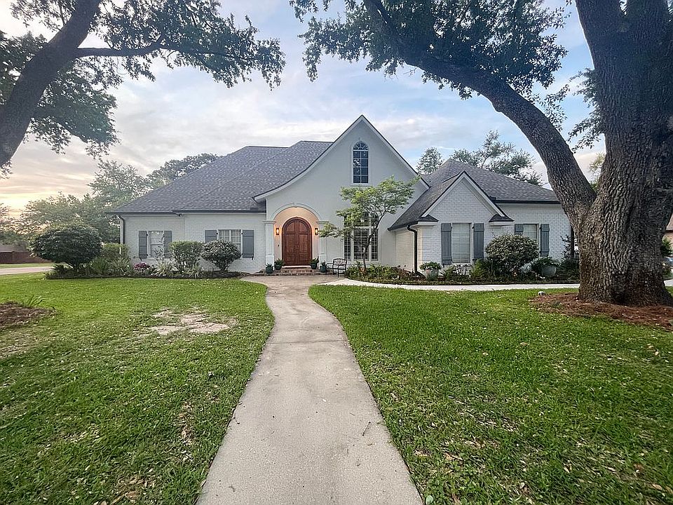 1st image of 2414 Oak Aly