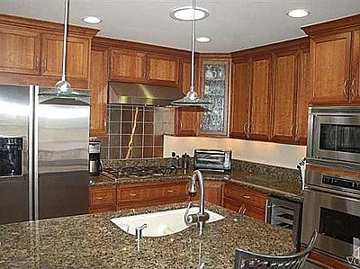 Spacious Kitchen w/ Island. Granite Counters, State of the A