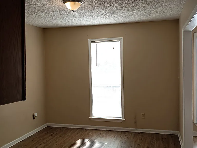 1745 Graceland Cv — Photo 17