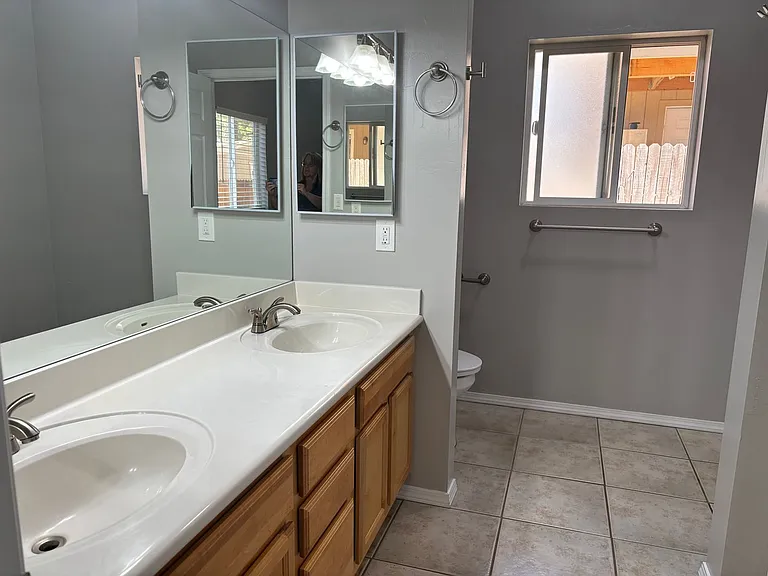 2730 N Ellen St — Photo 7