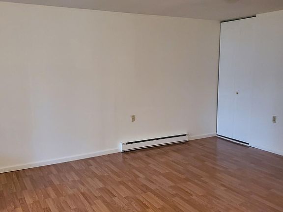 4th image of 46C Edinburgh Ln #C