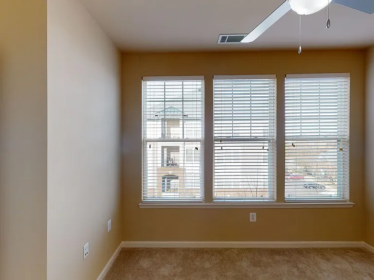 Signal Hill Apartment Homes — Photo 106