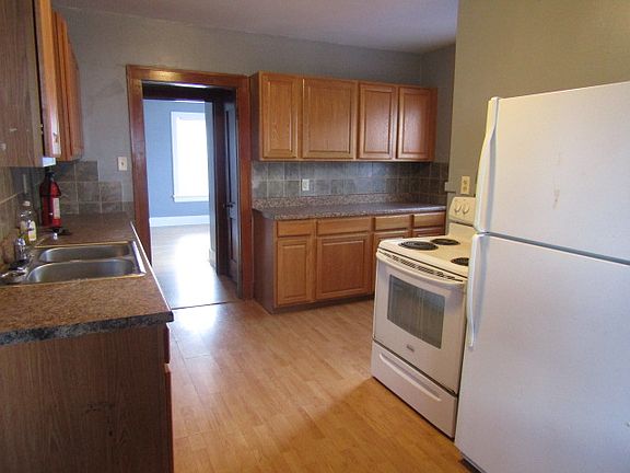 3rd image of 161 Saint Charles St Floor 1