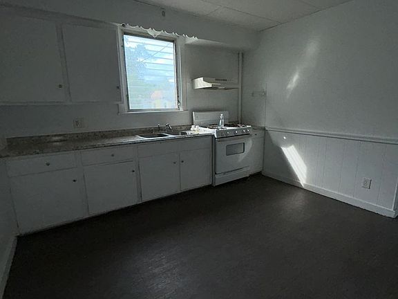 4th image of 802-804 Liberty St