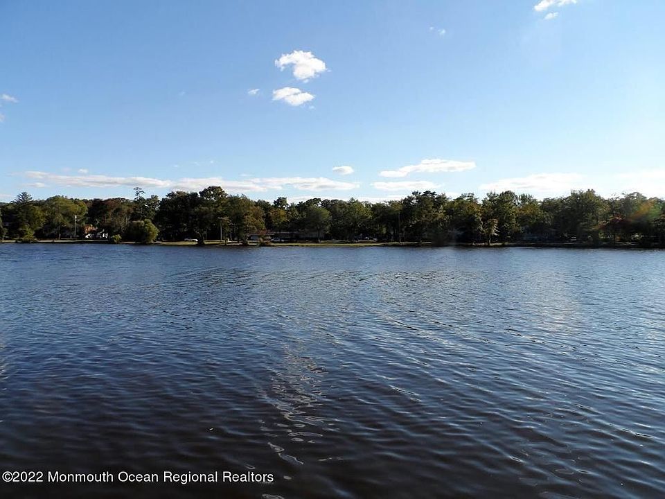 1st image of 123 S Lake Dr