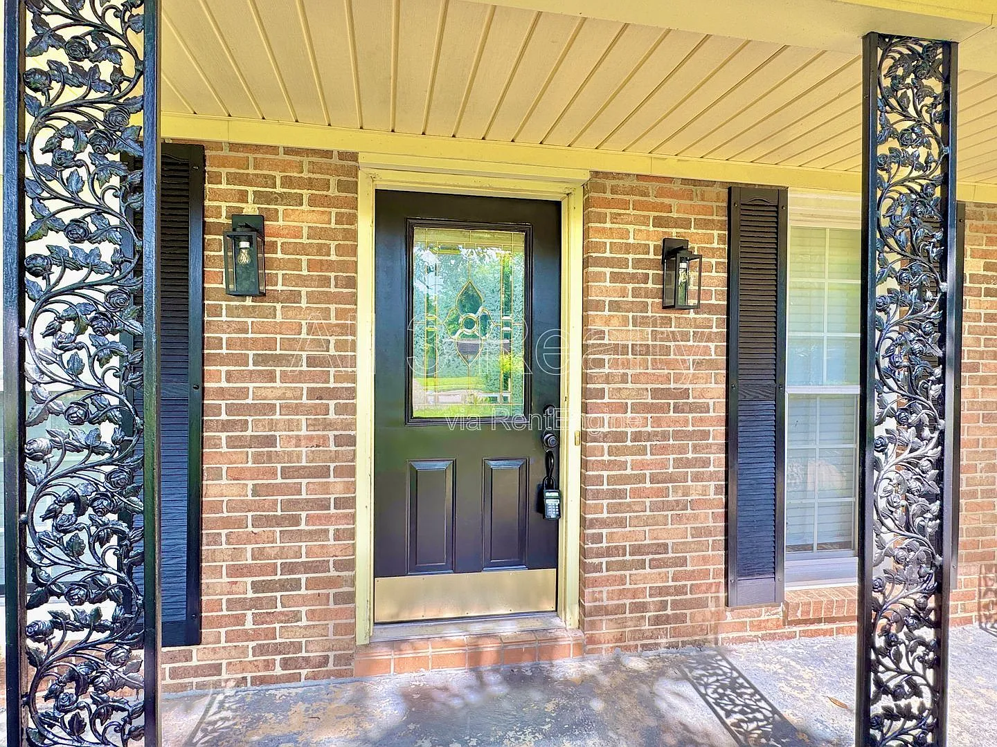 4 bed, 2.0 bath, 1954 sqft, $1,795 — Photo 4