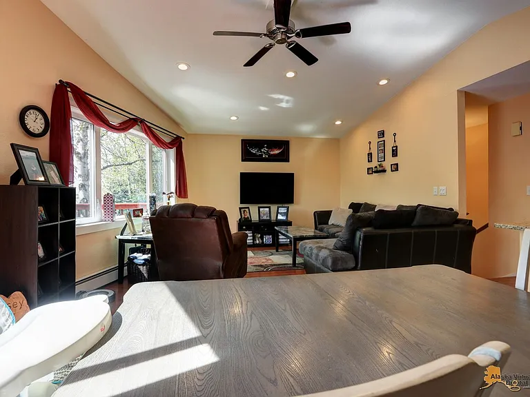 10137 Birch Ln — Photo 13
