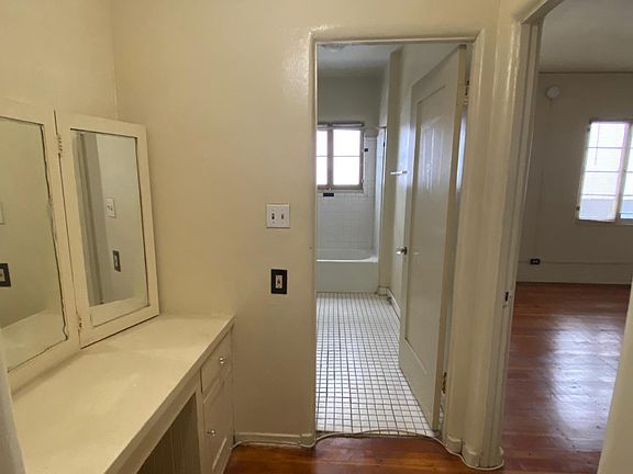 4th image of 279 N Euclid Ave APT 20
