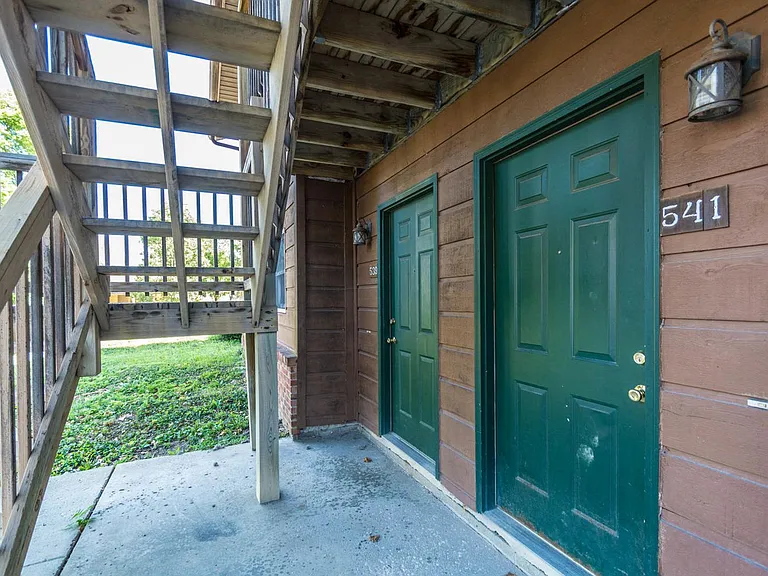519 E Smith Ave — Photo 2