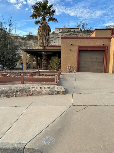 305 Zenith Dr Photo 1