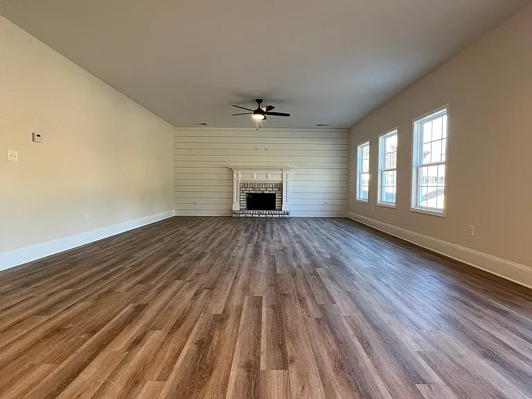 1525 Willow Creek Dr — Photo 12