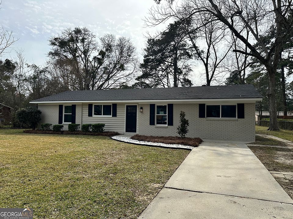 1st image of 121 Larchmont Dr